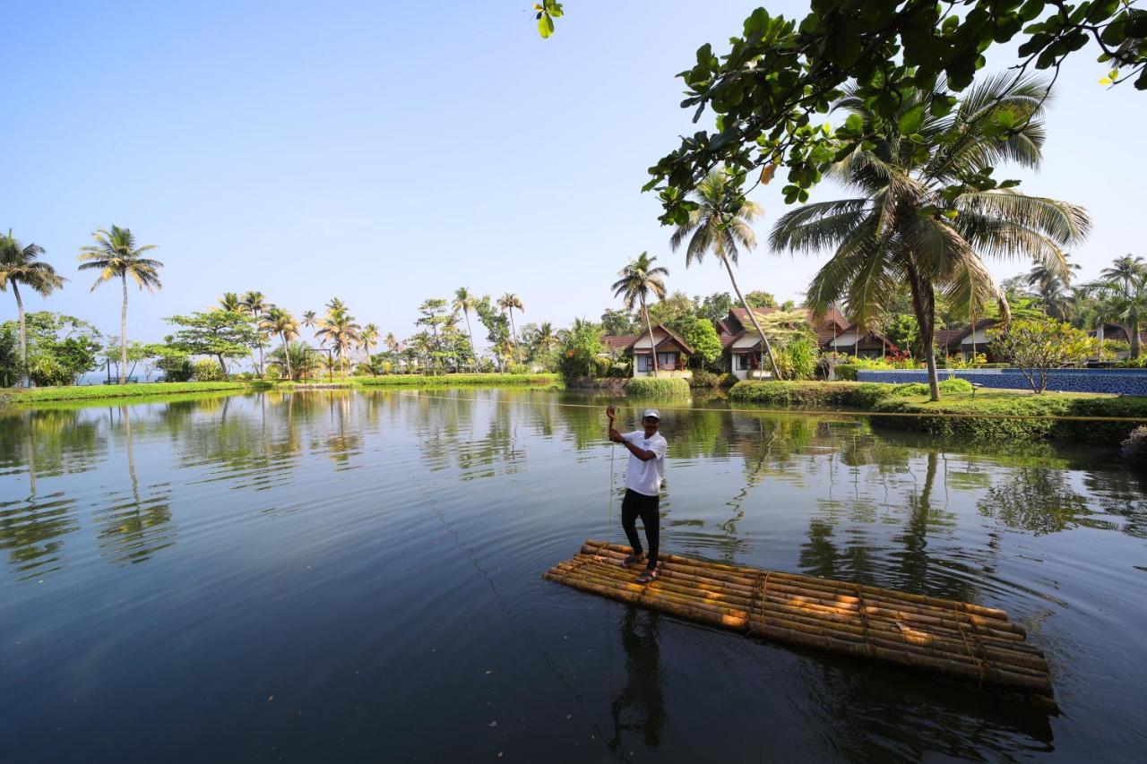 Gokulam Grand Resort & Spa, Kumarakom Exterior foto